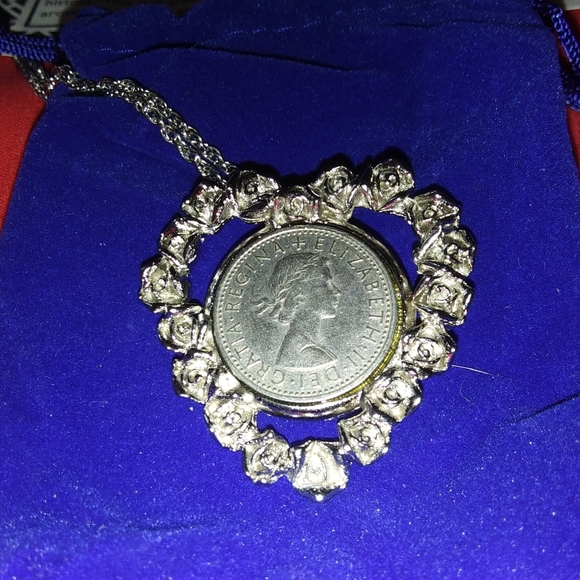 Sixpence 80% silver coin heart of Rose w/necklace - Picture 3 of 8